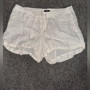 white linen gap shorts